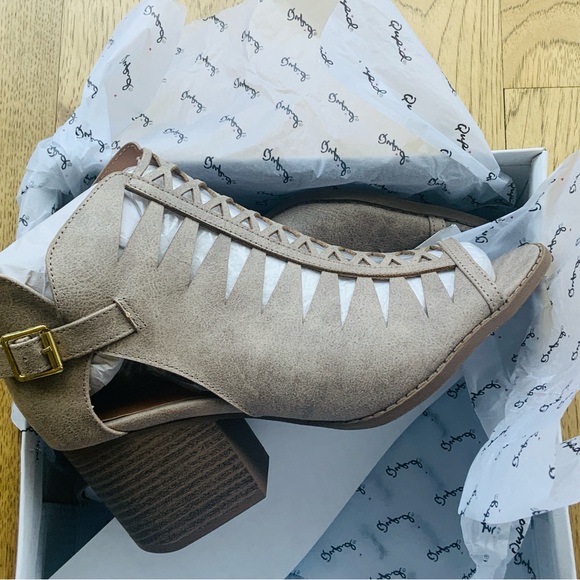 Laser Cut-Out Ankle Open Toe Booties Taupe Women’s Shoe Sizes New In Box - Picture 7 of 11